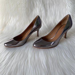 Coach "Nala" Pewter Metalic Pump Size 7.5